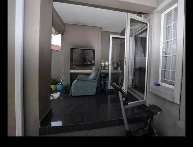 2 BEDROOM PROPERTY TO RENT IN VORNA VALLEY